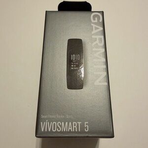 Garmin Vivosmart 5 Size L Fitness Tracker Packaging